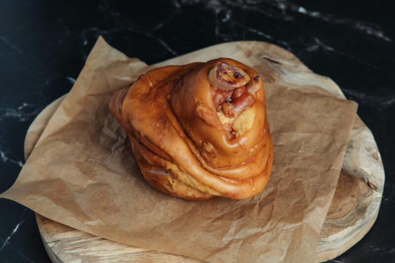Uzené koleno s kostí 1ks 1,3kg